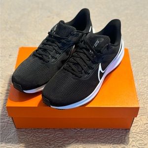 NWT - Nike Air Zoom Pegasus 39 TB - Size 11